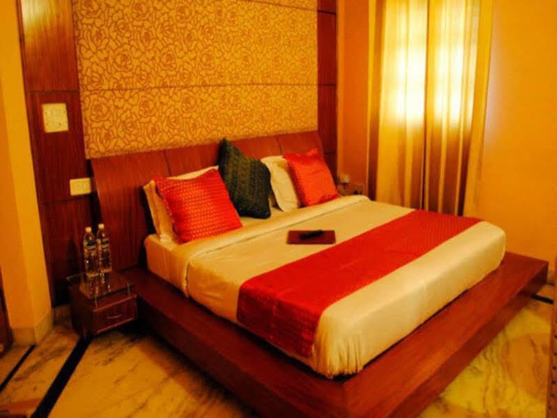 Oyo 10425 Queens Pearl Inn Dehradun Zewnętrze zdjęcie